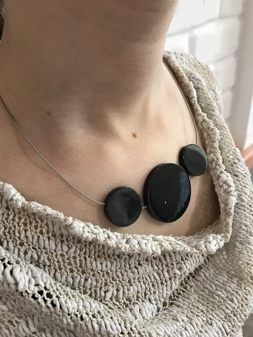 Колье из трех круглых эллементов