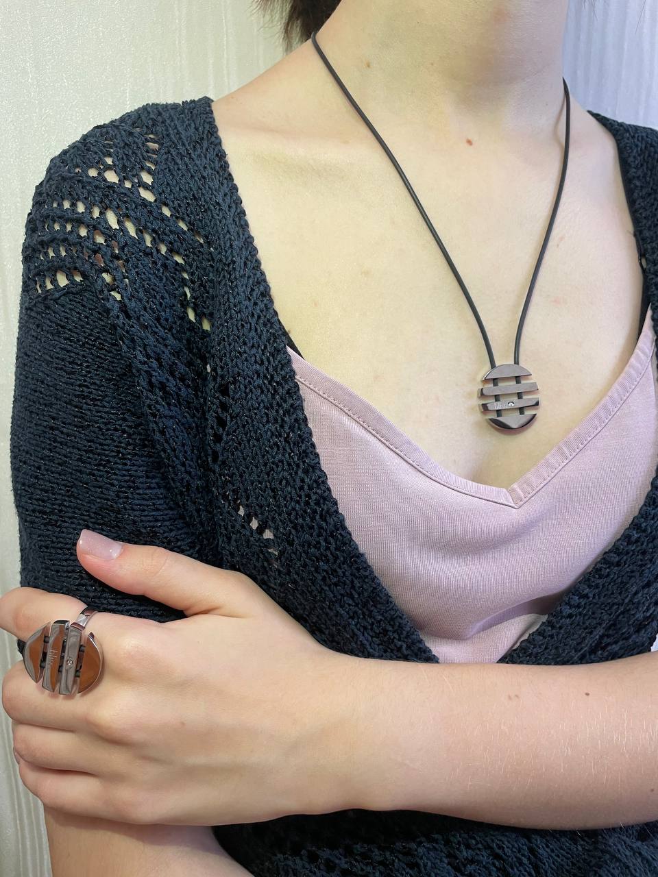 Колье с круглой подвеской